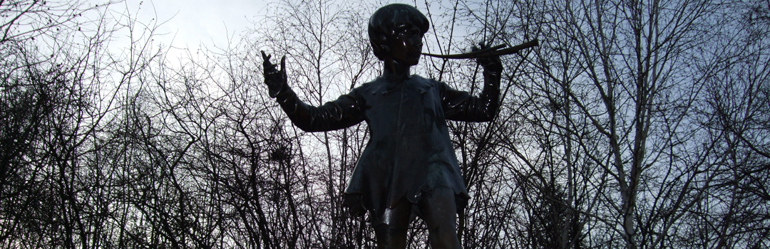 Statue_of_Peter_Pan,_Hyde_Park,_London_(10)_crop